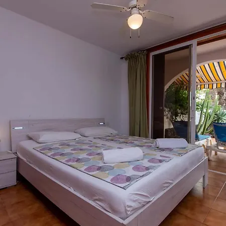 Park Santiago Iii 200 - Two Bed Overlooking And Ocean *